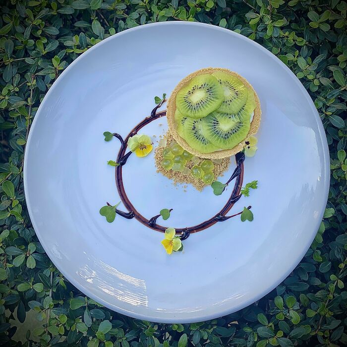 Tarta de kiwi con gelatina de kiwi condensada