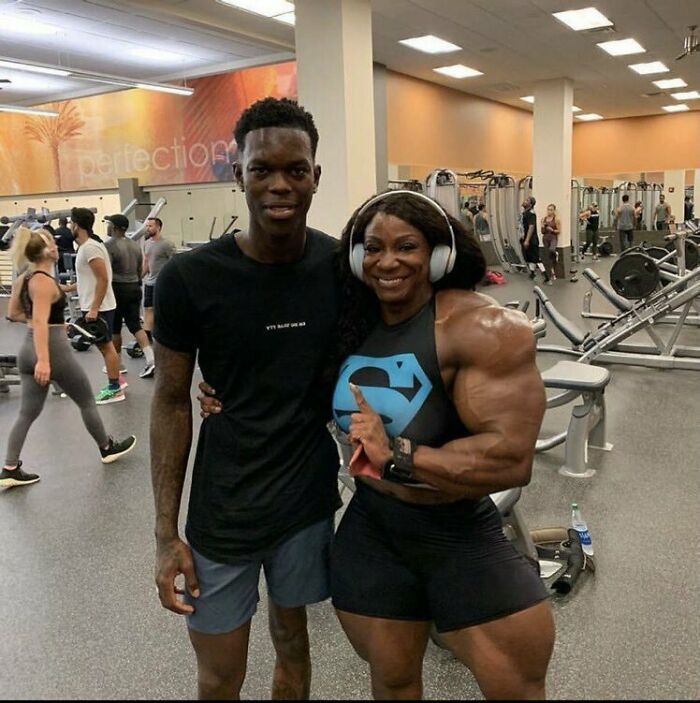 Female Body Builder Meets An Nba Player At The Gym And Thinks That No One Will Notice The Extreme Leg Photoshop