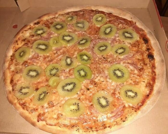 Pizza de kiwi de una pizzería danesa, una abominación impía