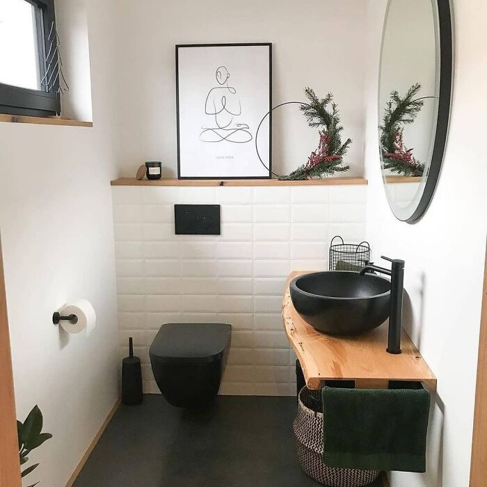 A Very Creative Bathroom