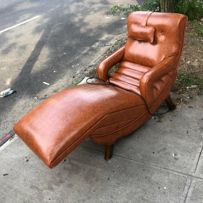 What Else Is There To Say About This Amazing Massage Chair Other Than... Holy S**t!!! Woodbine & Bushwick!