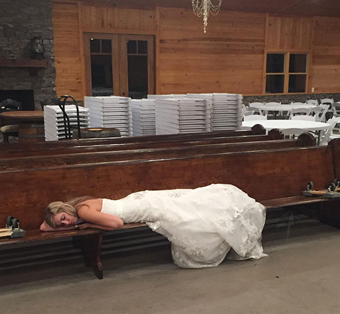 Las bodas son agotadoras: esta es una foto de mi cuñada luego de que acabara la celebración