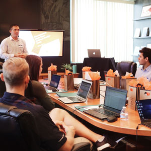 20 Quick Tips On How To Find A Job In Today's Job Market As Shared By This Career Coach