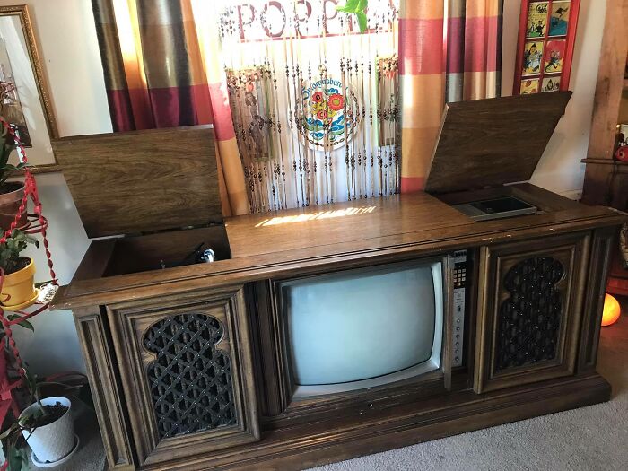 Y’all. Found This Vintage Magnavox TV Cabinet For Freeeeeeee On Fb Marketplace