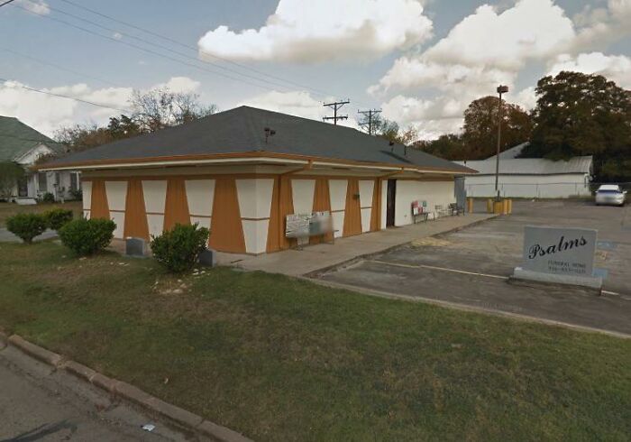 According To Locals, This Funeral Home Used To Be A Pizza Hut
