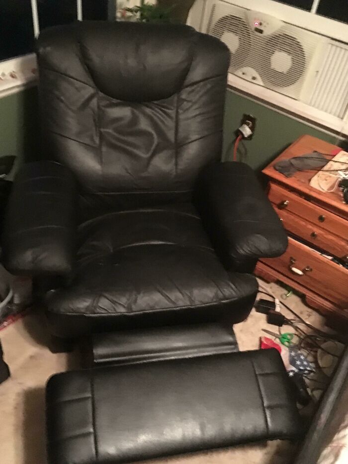 Found A Leather Recliner With 9 Different Massage Settings Everything Works Great And I Am Sitting Comfortably In It After Lysol Wiping It Down