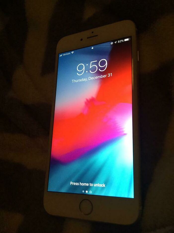 Found A Perfectly Working iPhone 6 Plus At The Dump!