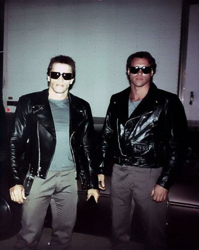The Terminator junto a su doble de riesgo