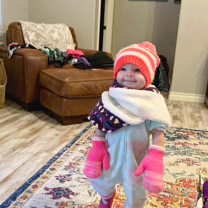 My Friend’s Older Daughter (6) Dressed Her Younger Daughter (1) For The Winter, And She’s Just So Proud Of Her Outfit