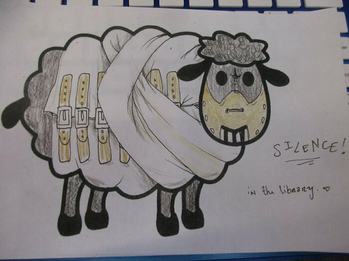 La biblioteca tenía páginas para colorear de ovejas para los niños el año pasado. Aquí está la oveja de mi novia...