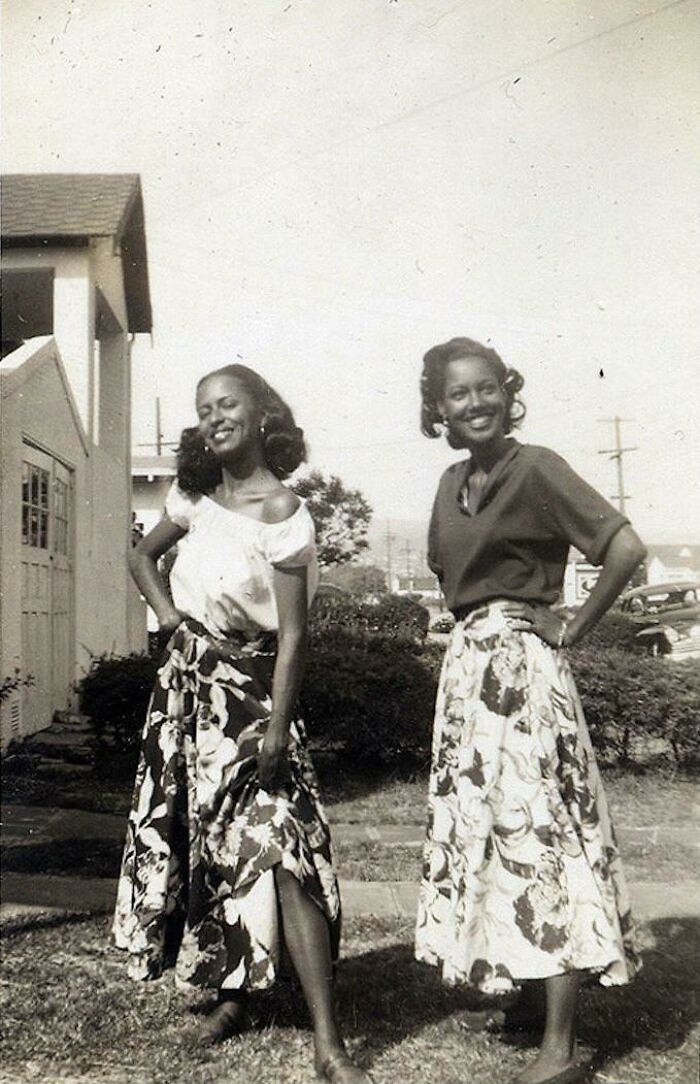 Hermanas con faldas, años 50