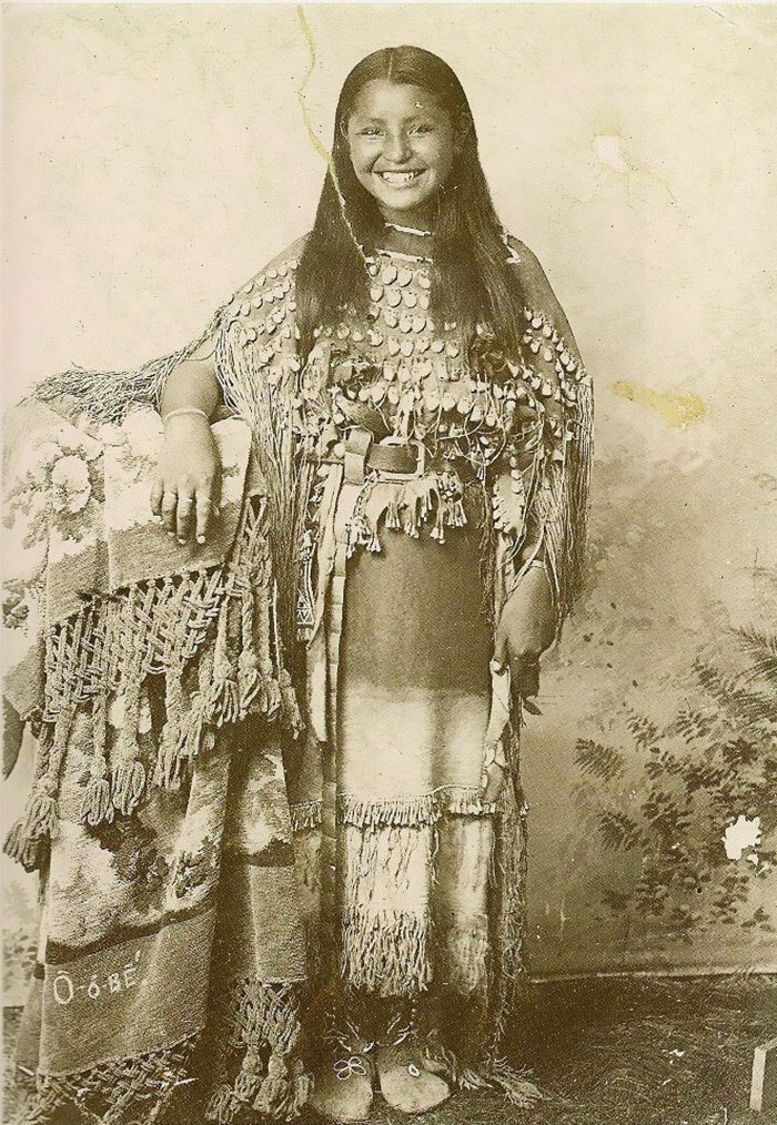 Una niña nativa americana de la tribu kiowa, Oklahoma, 1894