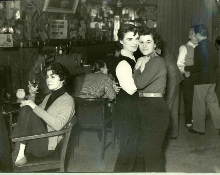Damas en un club de lesbianas en Chelsea, 1953