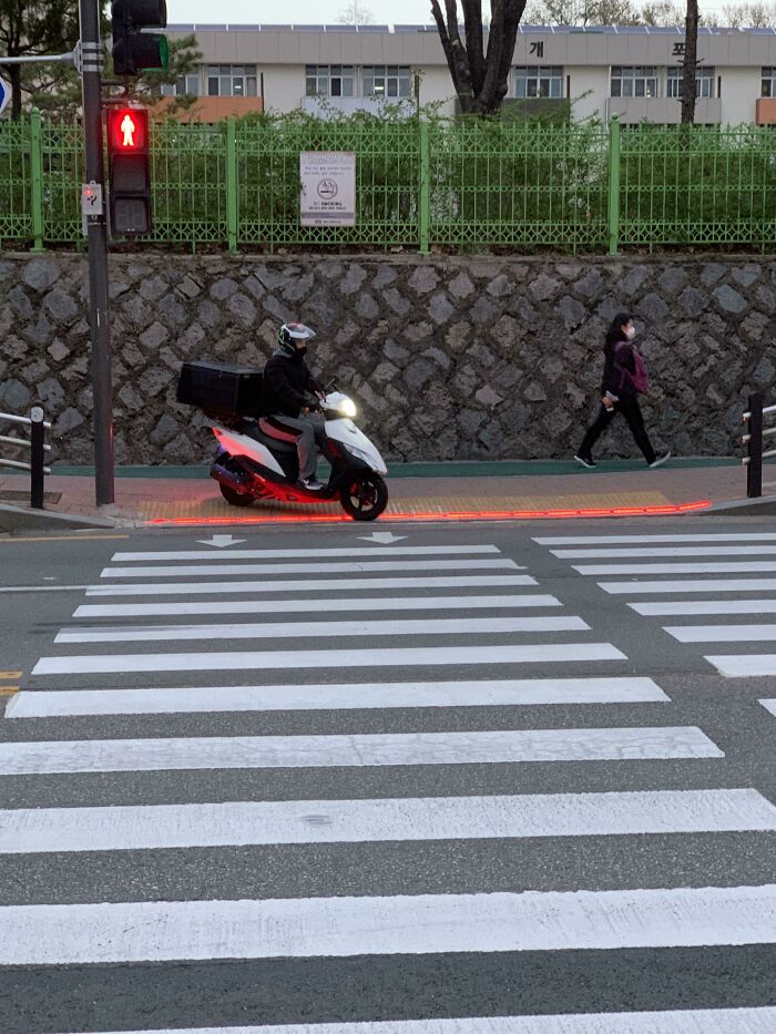 South Korea Puts Traffic Lights On The Ground So That People Who're Looking At Their Phones Can Still See The Light