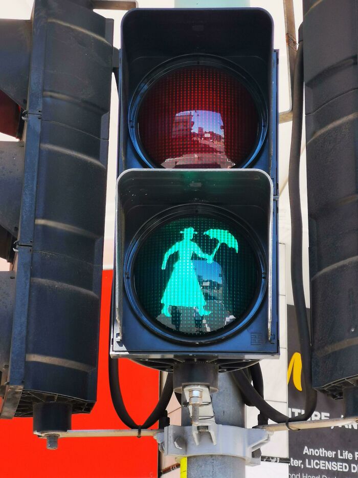 En Maryborough, Australia, lugar de nacimiento de la autora P L Travers, creadora de Mary Poppins, tienen semáforos con la famosa niñera