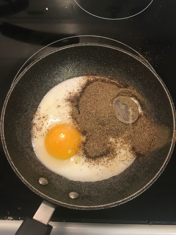 Eggs À La Poivre
