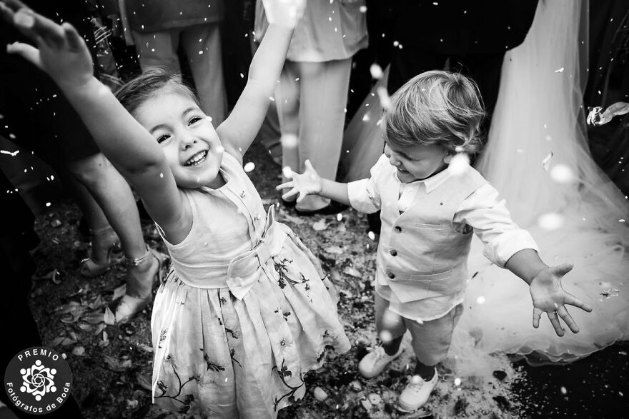 Kids Having Fun In The Wedding. Photo By Eduardo Banga
