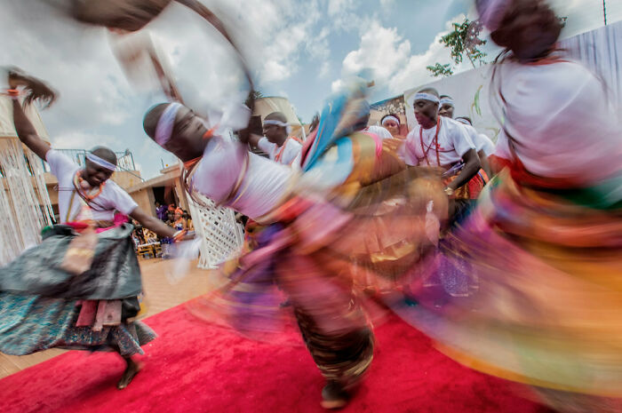 Viajes y cultura, mejor obra: “Bailes” por Edgard De Bono