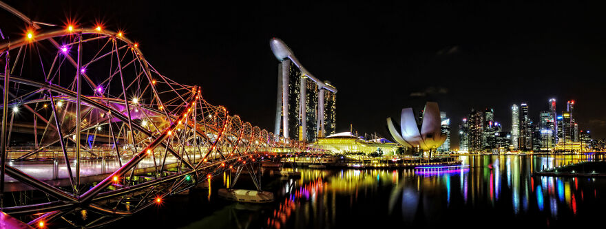 Travel And Culture - By Lars Oliver Michaelis. Marina Bay Singapur @ Night