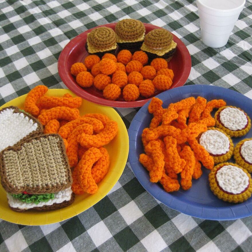 Woman Makes Crochet Dough Dishes That Are Simply "Delicious"