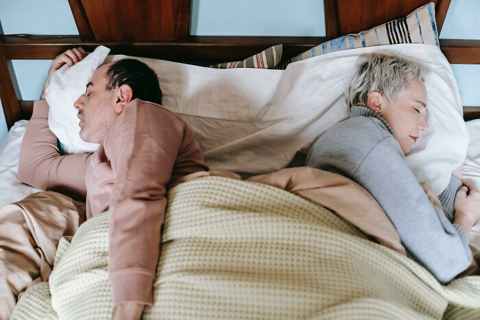 30 Husbands And Wives Share What Bizarre Things They Discovered About Each Other After Marriage