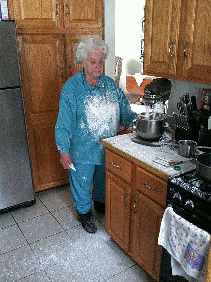 Aquí está mi foto favorita de mi abuela. Estaba pasando un mal rato con el mezclador