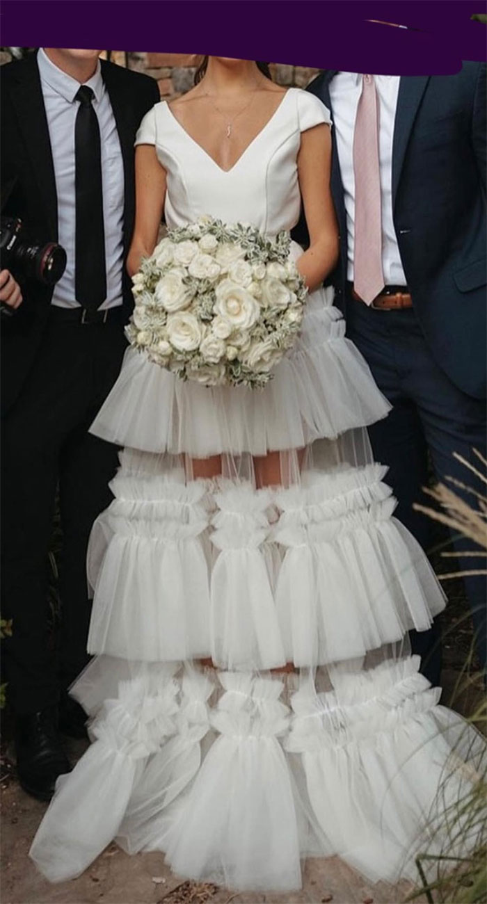 Vi este vestido en el sitio web de unos fotógrafos de bodas y supe de inmediato que tenía que compartirlo con ustedes