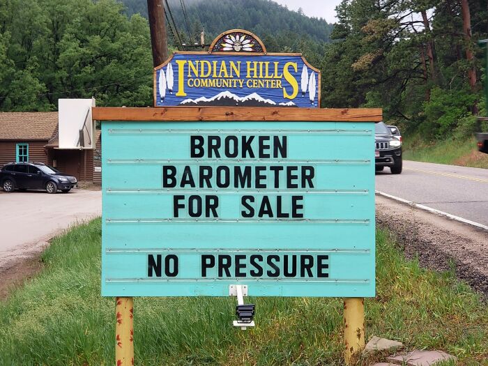 Someone In Colorado Is Putting The Funniest Signs, And The Puns Are Priceless (35 New Pics)
