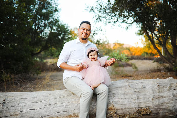 Husband Recreates His Late Wife’s Maternity Photoshoot With Their 1-Year-Old Daughter