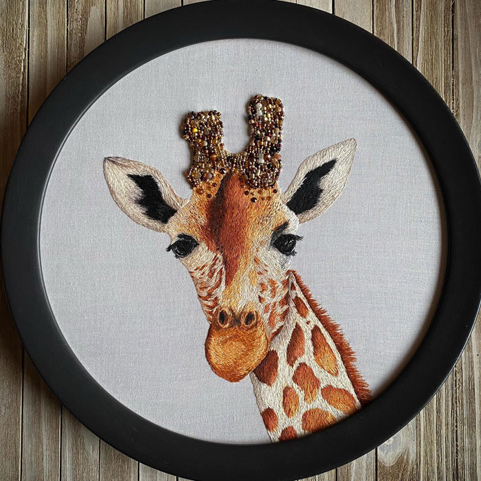 I Spent Hundreds Of Hours Embroidering Realistic Animals With Elements Of Bling (14 New Pics)