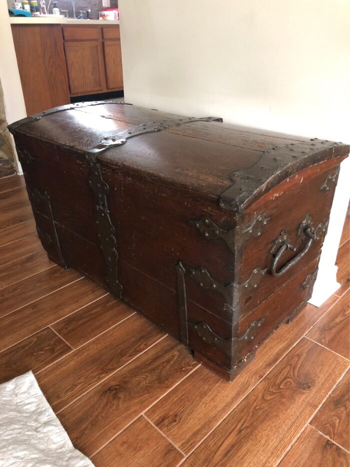 A Chest From 1680’s Still In The Family