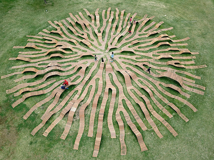 "Kök Tezgahı", Güney Kore, Hangang Sanat Parkı'nda Mimar Yong Ju Lee Tarafından Yapılan Bir Kamusal Kurulumdur