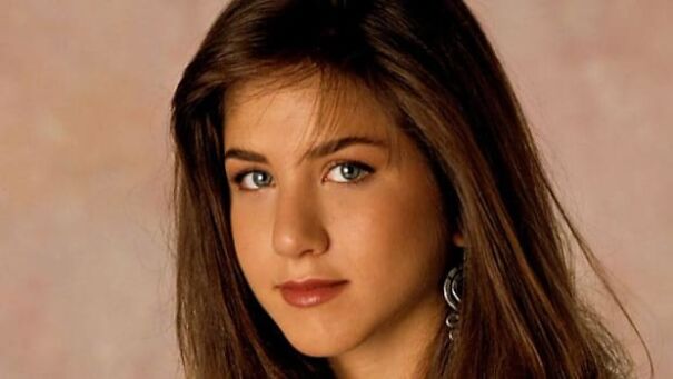 jennifer-aniston-mini-biography-61067009eb858.jpg