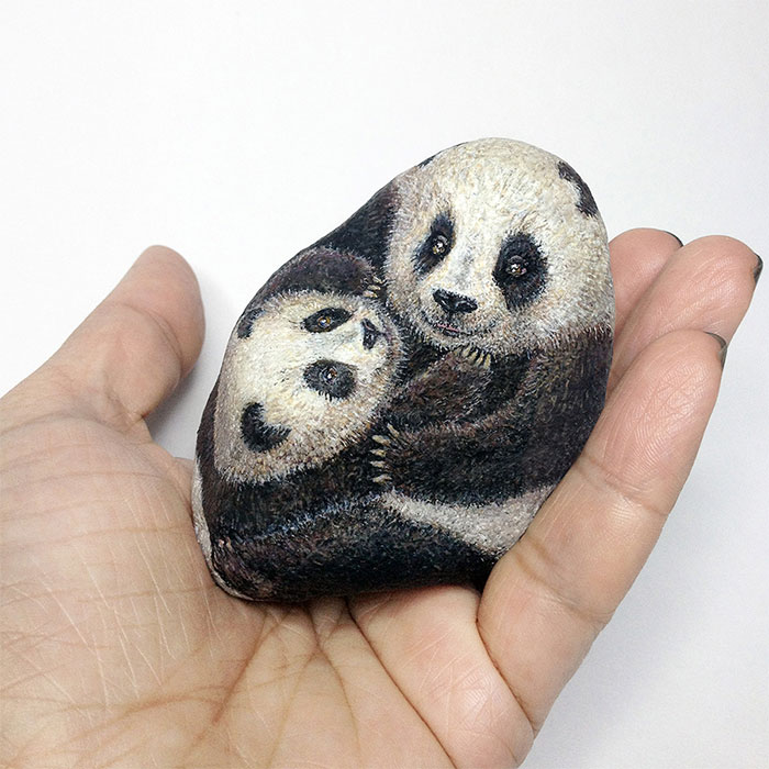 I Paint 3D Miniature Animals On Stones To Reflect Their Character And Spirit (30 Pics)