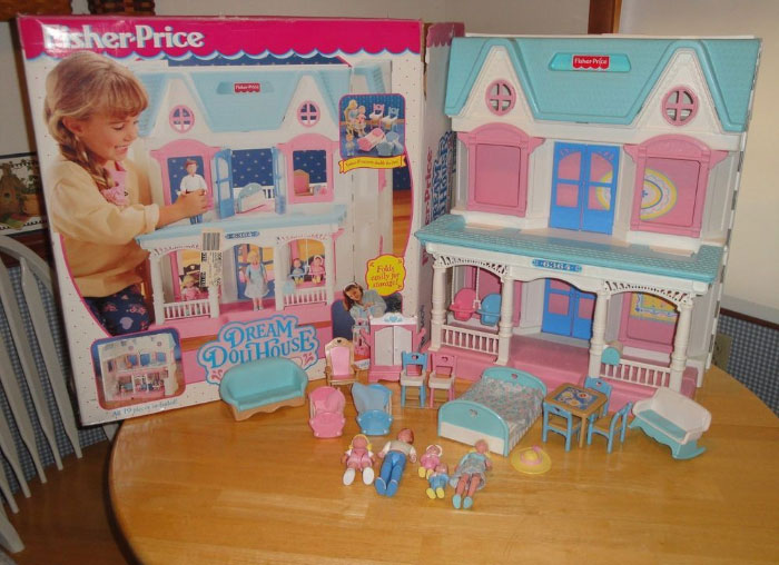 The Best Dollhouse I Ever Owned. My Mom Kept It And Now My Daughter Plays With It (The Fisher-Price Loving Family Dream Doll House)