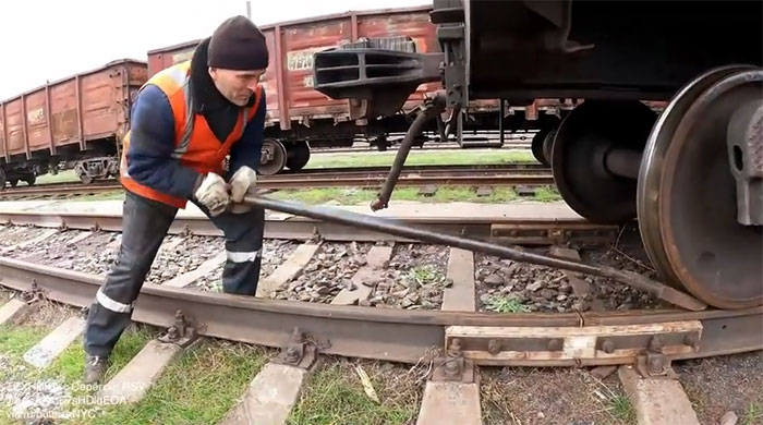Tool That Allows One Man To Move The Whole Train By Hand