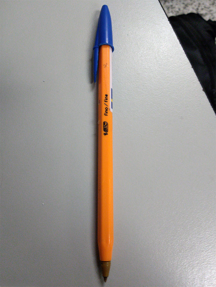 Nadie se ha acordado de mi cumple excepto otra persona que también lo cumple hoy y me ha regalado un bolígrafo