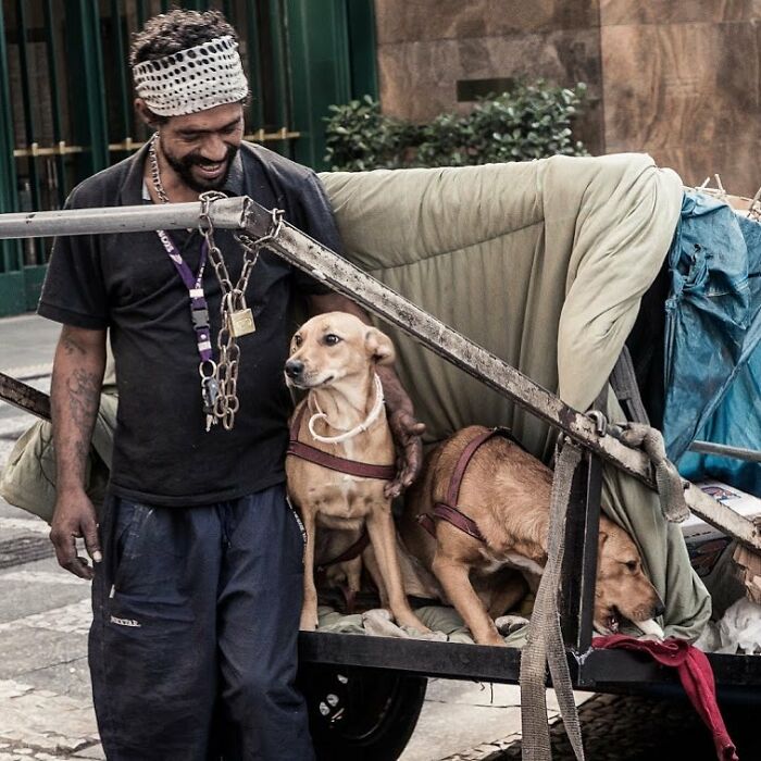 Account On Instagram Shows The Friendship Between Brazilian Homeless People And Their Dogs (183 Pics)