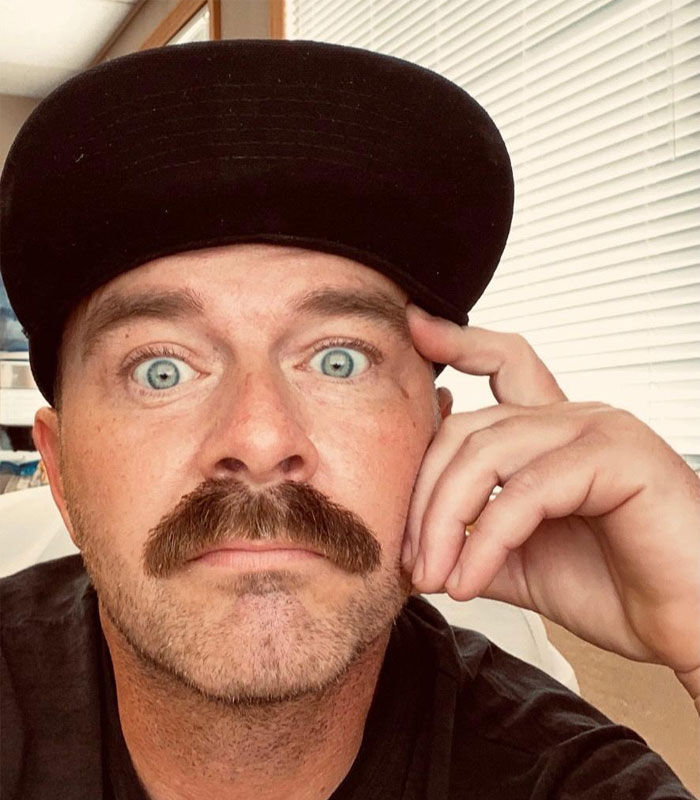 30 Of The Funniest And Weirdest Compliments Folks In This Online Group Got