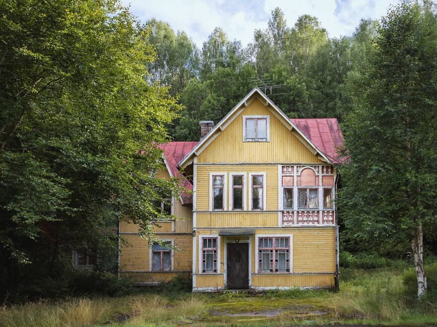 I Search For Abandoned Houses In The Arctic