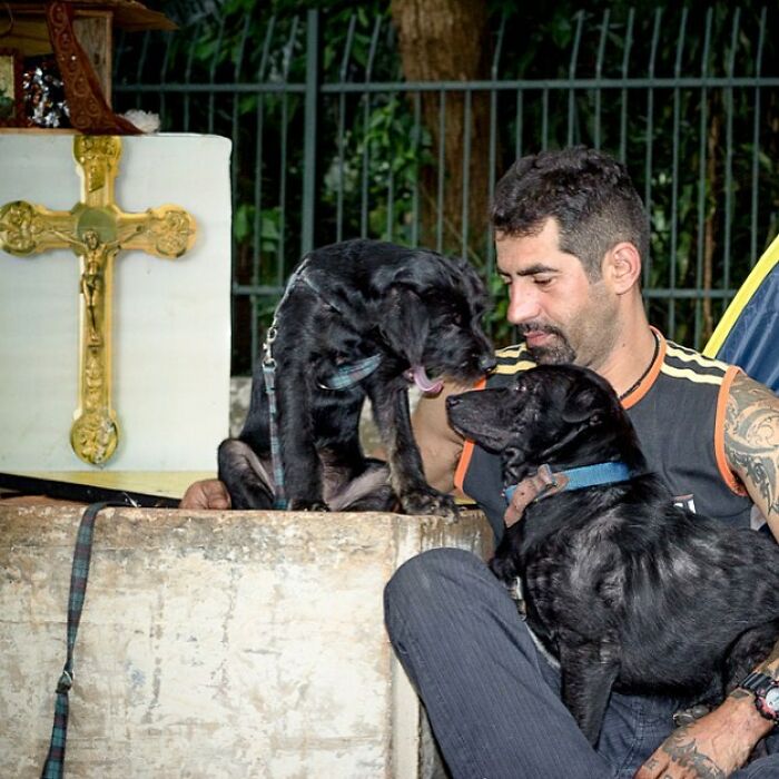 Account On Instagram Shows The Friendship Between Brazilian Homeless People And Their Dogs (183 Pics)