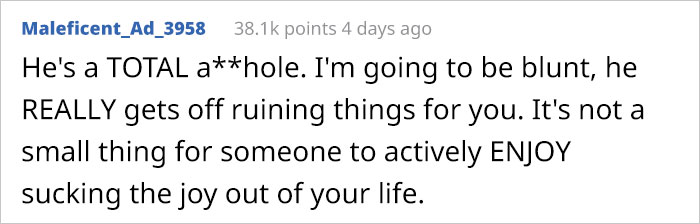Woman Finally Snaps After Her BF Keeps Spoiling The Endings During Movie Night, Asks Who The Real A-Hole Is