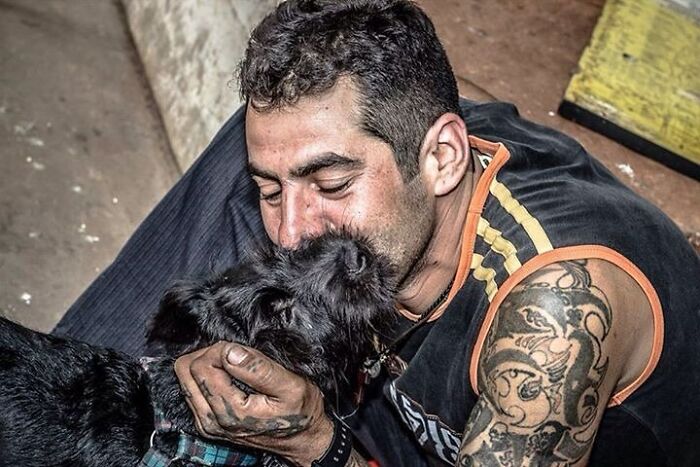 Account On Instagram Shows The Friendship Between Brazilian Homeless People And Their Dogs (183 Pics)