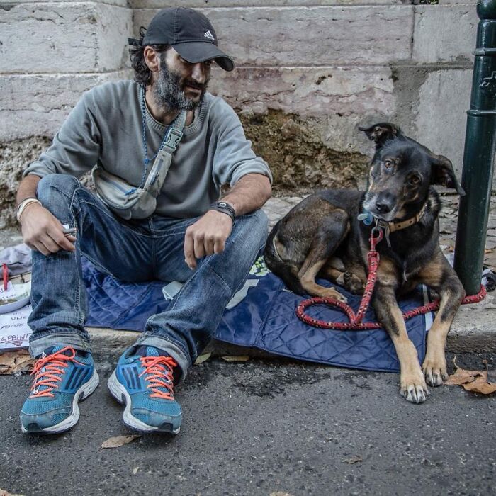 Account On Instagram Shows The Friendship Between Brazilian Homeless People And Their Dogs (183 Pics)