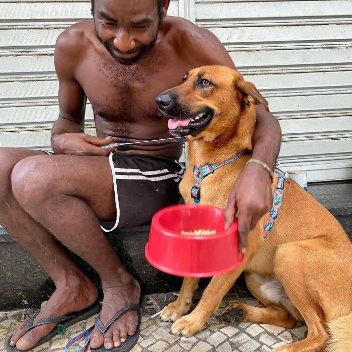 Account On Instagram Shows The Friendship Between Brazilian Homeless People And Their Dogs (183 Pics)
