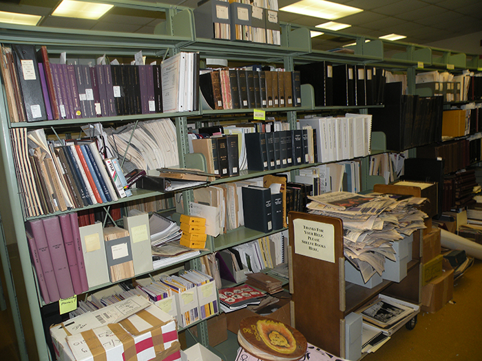 "White Mirror": 20 personas de este grupo online crean historias para "Black Mirror" que no son terroríficas ni deprimentes