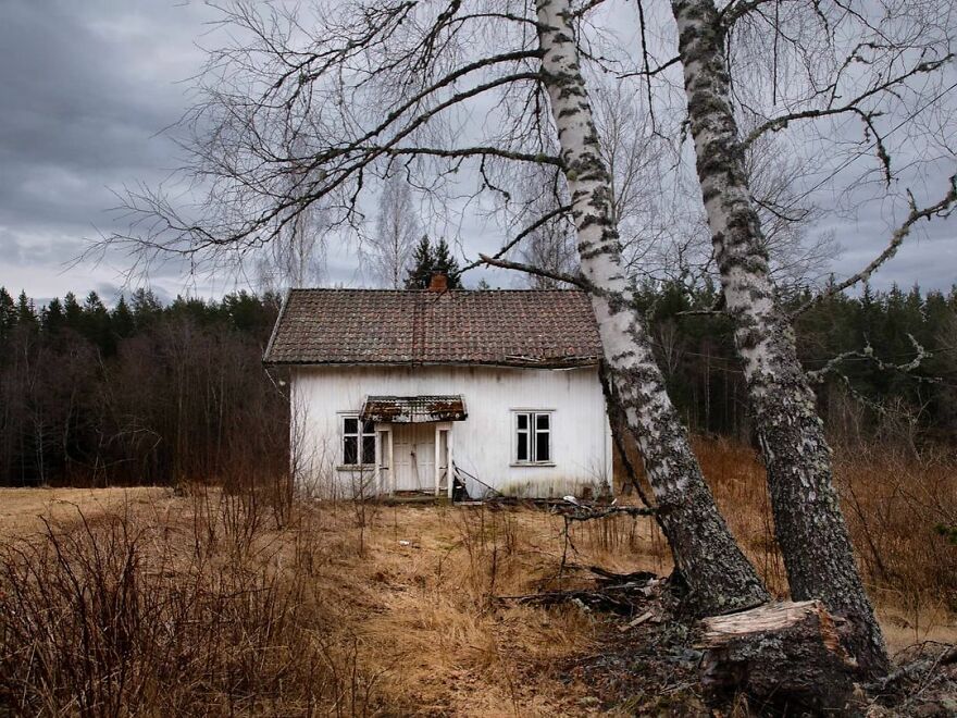 I Search For Abandoned Houses In The Arctic