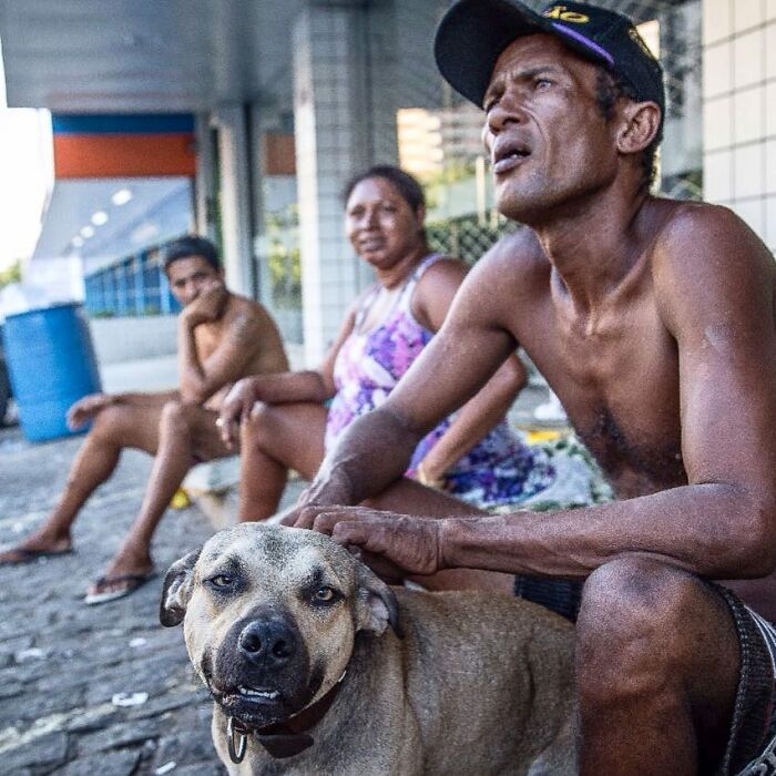 Account On Instagram Shows The Friendship Between Brazilian Homeless People And Their Dogs (183 Pics)