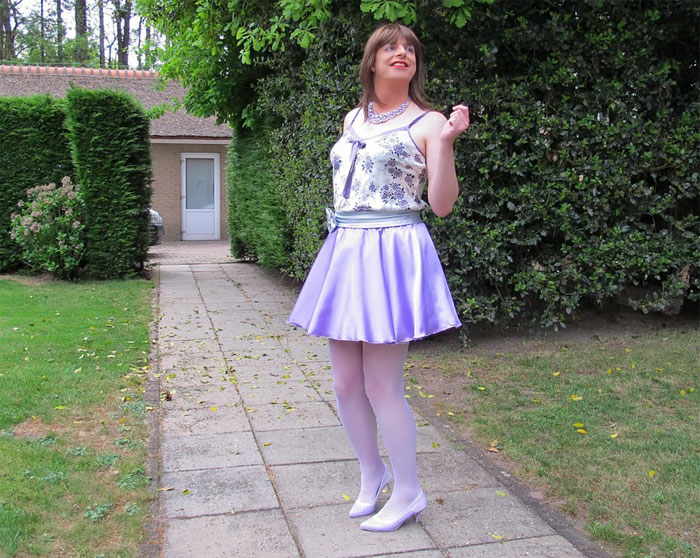 30 Of The Funniest And Weirdest Compliments Folks In This Online Group Got