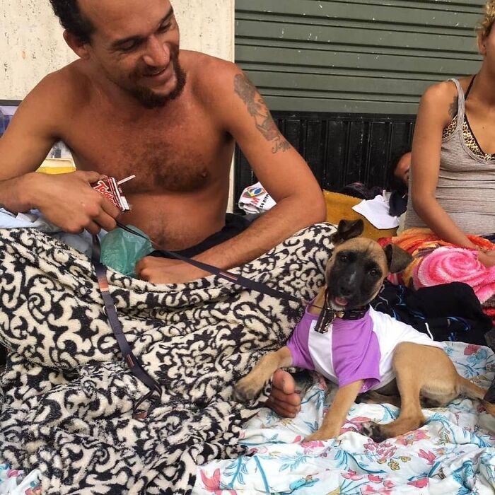 Account On Instagram Shows The Friendship Between Brazilian Homeless People And Their Dogs (183 Pics)